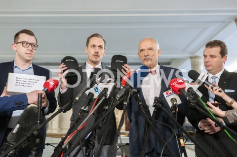  19.02.2019 WARSZAWA SEJM<br />
POPOLUDNIE W SEJMIE<br />
N/Z JANUSZ KORWIN MIKKE JACEK WILK KONRAD BERKOWICZ NAKOLANNIKI DLA PREMIERA<br />
 