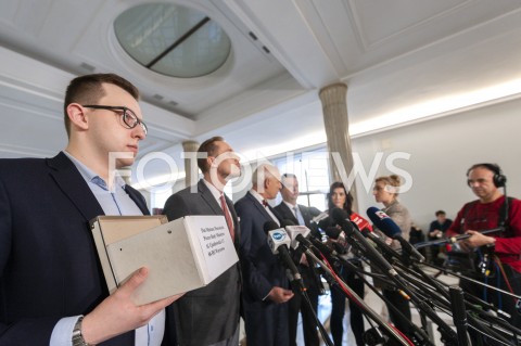  19.02.2019 WARSZAWA SEJM<br />
POPOLUDNIE W SEJMIE<br />
N/Z JANUSZ KORWIN MIKKE JACEK WILK KONRAD BERKOWICZ NAKOLANNIKI DLA PREMIERA<br />
 