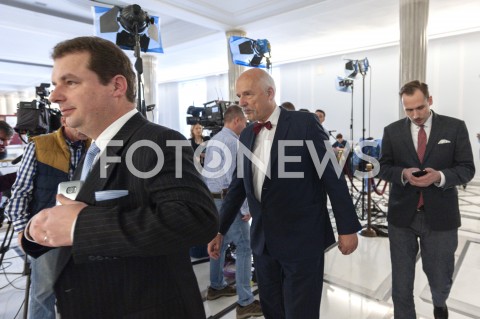  19.02.2019 WARSZAWA SEJM<br />
POPOLUDNIE W SEJMIE<br />
N/Z JANUSZ KORWIN MIKKE JACEK WILK KONRAD BERKOWICZ NAKOLANNIKI DLA PREMIERA<br />
 