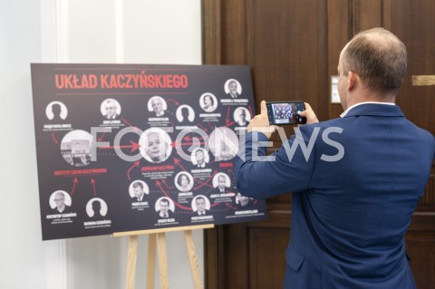 19.02.2019 WARSZAWA SEJM<br />
POPOLUDNIE W SEJMIE<br />
N/Z UKLAD KACZYNSKIEGO TABLICA <br />
 