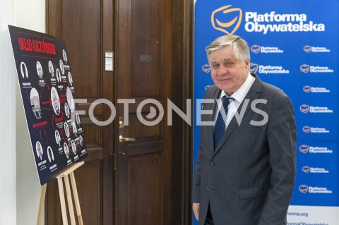  19.02.2019 WARSZAWA SEJM<br />
POPOLUDNIE W SEJMIE<br />
N/Z KRZYSZTOF JURGIEL UKLAD KACZYNSKIEGO TABLICA <br />
 