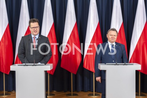  19.02.2019 WARSZAWA<br />KONFERENCJA W MINISTERSTWIE INFRASTRUKTURY<br />SRODKI FINANSOWE NA INWESTYCJE W LINIE KOLEJOWE<br />N/Z IRENEUSZ MERCHEL ANDRZEJ BITTEL<br /> 