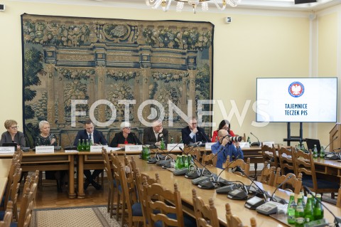  20.02.2019 WARSZAWA SEJM<br />
POSIEDZENIE SEJMU<br />
POSIEDZENIE ZESPOLU SLEDCZEGO DS ZAGROZEN BEZPIECZENSTWA PANSTWA<br />
N/Z ELZBIETA RADZISZEWSKA MAGDALENA KOCHAN CEZARY TOMCZYK JOANNA KLUZIK ROSTKOWSKA TOMASZ SIEMONIAK GRZEGORZ FURGO BOZENA KAMINSKA<br />
 