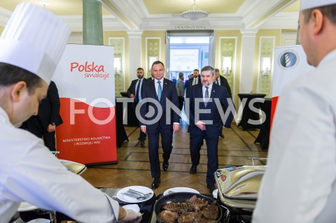  20.02.2019 WARSZAWA<br />
SPOTKANIE INAUGURUJACE POROZUMIENIE ROLNICZE<br />
DEGUSTACJA POTRAW<br />
DEGUSTACJA POTRAW<br />
N/Z PREZYDENT RP ANDRZEJ DUDA JAN KRZYSZTOF ARDANOWSKI KUCHARZE<br />
 