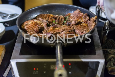  20.02.2019 WARSZAWA<br />
SPOTKANIE INAUGURUJACE POROZUMIENIE ROLNICZE<br />
DEGUSTACJA POTRAW<br />
N/Z DANIE PRZYGOTOWYWANE DLA PREZYDENTA<br />
 