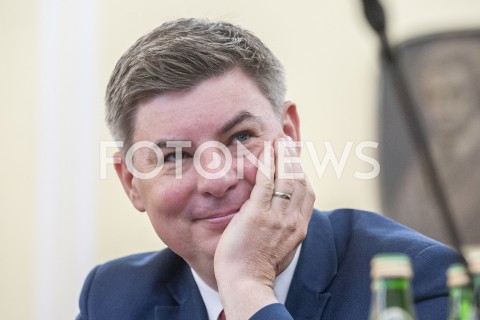  21.02.2019 WARSZAWA SEJM<br />POSIEDZENIE SEJMU<br />TELEWIZJI PUBLICZNEJ PRZEPIS NA MISJE<br />N/Z JAN GRABIEC<br /> 