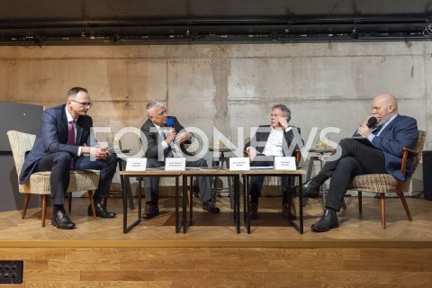  21.02.2019 WARSZAWA<br />DEBATA EURO ZA CZY PRZECIW<br />SWIETLICA SOLIDARNOSCI<br />N/Z ROBERT GWIAZDOWSKI DARIUSZ ROSATI GRZEGORZ OSIECKI ANDRZEJ HALESIAK<br /> 