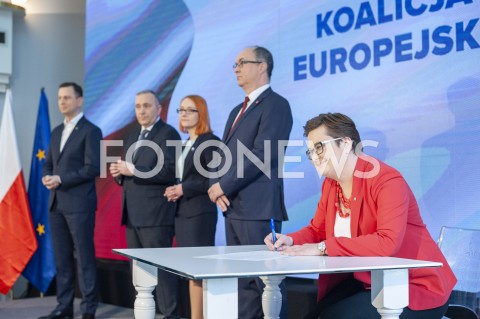  24.02.2019 WARSZAWA<br />PODPISANIE DEKLARACJI ZALOZYCIELSKIEJ KOALICJI EUROPEJSKIEJ<br />N/Z WLODZIMIERZ CZARZASTY MALGORZATA TRACZ GRZEGORZ SCHETYNA KATARZYNA LUBNAUER WLADYSLAW KOSINIAK KAMYSZ<br /> 