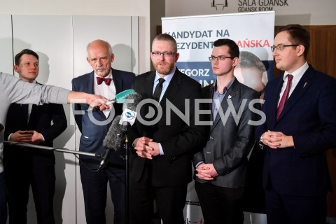  24.02.2019 GDANSK<br />
KONWENCJA WYBORCZA GRZEGORZA BRAUNA<br />
N/Z SLAWOMIR MENTZEN JANUSZ KORWIN MIKKE GRZEGORZ BRAUN ROBERT WINNICKI<br />
 