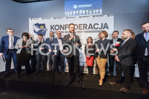  27.02.2019 WARSZAWA<br />
PREZENTACJA LOGO I NAZWY KOALICJI PROPOLSKIEJ KONFEDERACJA<br />
N/Z WITOLD TUMANOWICZ JANUSZ KORWIN MIKKE PIOTR LIROY MARZEC KAJA GODEK <br />
 