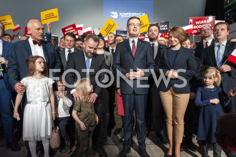  27.02.2019 WARSZAWA<br />
PREZENTACJA LOGO I NAZWY KOALICJI PROPOLSKIEJ KONFEDERACJA<br />
N/Z JANUSZ KORWIN MIKKE PIOTR MARZEC LIROY ROBERT WINNICKI Z DZIECMI JACEK WILK WITOLD TUMANOWICZ SLAWOMIR MENTZEN<br />
 