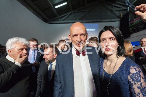  27.02.2019 WARSZAWA<br />
PREZENTACJA LOGO I NAZWY KOALICJI PROPOLSKIEJ KONFEDERACJA<br />
N/Z JANUSZ KORWIN MIKKE DOMINIKA SIBIGA ZONA RODZINA<br />
 
