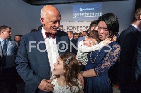  27.02.2019 WARSZAWA<br />
PREZENTACJA LOGO I NAZWY KOALICJI PROPOLSKIEJ KONFEDERACJA<br />
N/Z JANUSZ KORWIN MIKKE DOMINIKA SIBIGA ZONA RODZINA DZIECI<br />
 