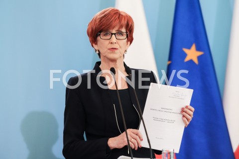 Briefing prasowy minister rodziny, pracy i polityki społecznej Elżbiety Rafalskiej w Warszawie