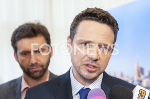  01.03.2019 WARSZAWA<br />
100 DNI PREZYDENTA TRZASKOWSKIEGO<br />
KONFERENCJA PRASOWA<br />
N/Z RAFAL TRZASKOWSKI KAMIL DABROWA<br />
 