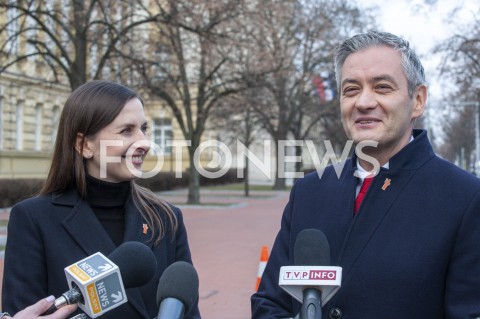  01.03.2019 WARSZAWA<br />
PREZENTACJA NOWEJ WSPOLPRACOWNICZKI ROBERTA BIEDRONIA<br />
N/Z SYLWIA SPUREK ROBERT BIEDRON<br />
 