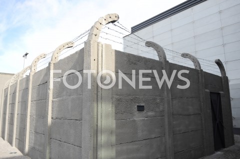  01.03.2019 OSTROLEKA<br />
UROCZYSTE ZAKONCZENIE PRZEBUDOWY SIEDZIBY MUZEUM ZOLNIERZY WYKLETYCH<br />
NARODOWY DZIEN PAMIECI<br />
N/Z MUZEUM DRUT KOLCZASTY ZASIEKI SPACERNIAK WIEZIENIE<br />
 