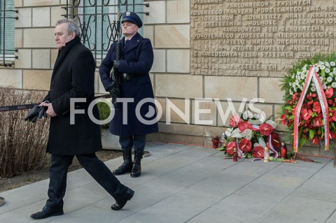  02.03.2019 WARSZAWA<br />
ZLOZENIE KWIATOW PRZED TABLICA PAMIECI OFIAR KOMUNIZMU NA GMACHU MINISTERSTWA SPRAWIEDLIWOSCI<br />
N/Z PIOTR GLINSKI<br />
 