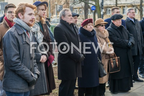  02.03.2019 WARSZAWA<br />
ZLOZENIE KWIATOW PRZED TABLICA PAMIECI OFIAR KOMUNIZMU NA GMACHU MINISTERSTWA SPRAWIEDLIWOSCI<br />
N/Z PIOTR GLINSKI<br />
 