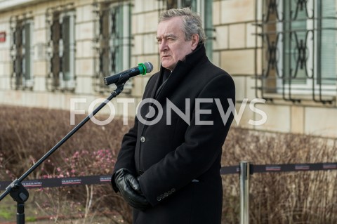  02.03.2019 WARSZAWA<br />
ZLOZENIE KWIATOW PRZED TABLICA PAMIECI OFIAR KOMUNIZMU NA GMACHU MINISTERSTWA SPRAWIEDLIWOSCI<br />
N/Z PIOTR GLINSKI<br />
 