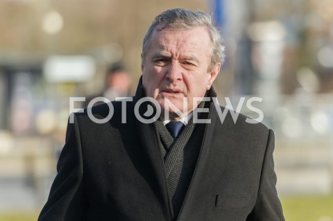  02.03.2019 WARSZAWA<br />
ZLOZENIE KWIATOW PRZED TABLICA PAMIECI OFIAR KOMUNIZMU NA GMACHU MINISTERSTWA SPRAWIEDLIWOSCI<br />
N/Z PIOTR GLINSKI<br />
 