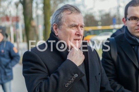  02.03.2019 WARSZAWA<br />
ZLOZENIE KWIATOW PRZED TABLICA PAMIECI OFIAR KOMUNIZMU NA GMACHU MINISTERSTWA SPRAWIEDLIWOSCI<br />
N/Z PIOTR GLINSKI<br />
 