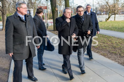  02.03.2019 WARSZAWA<br />
ZLOZENIE KWIATOW PRZED TABLICA PAMIECI OFIAR KOMUNIZMU NA GMACHU MINISTERSTWA SPRAWIEDLIWOSCI<br />
N/Z PIOTR GLINSKI<br />
 