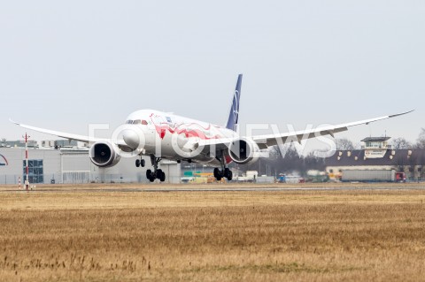  03.03.2019 LOTNISKO RZESZOW JASIONKA <br />
SAMOLOT BOEING 787 DREAMLINER POLSKIE LINIE LOTNICZE PLL LOT W OKOLICZNOSCIOWYM BIALO - CZERWONYM MALOWANIU NA 100-LECIE ODZYSKANIA PRZEZ POLSKE NIEPODLEGLOSCI <br />
N/Z SAMOLOT BOEING 787 - 9 DREAMLINER NIEPODLEGLOSCIOWY REJESTRACJA SP-LSC<br />
 