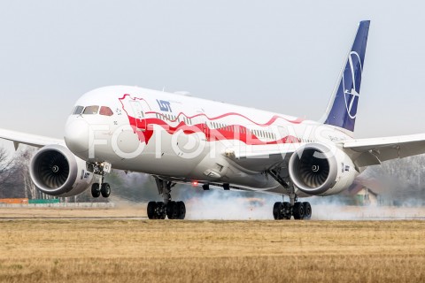  03.03.2019 LOTNISKO RZESZOW JASIONKA <br />
SAMOLOT BOEING 787 DREAMLINER POLSKIE LINIE LOTNICZE PLL LOT W OKOLICZNOSCIOWYM BIALO - CZERWONYM MALOWANIU NA 100-LECIE ODZYSKANIA PRZEZ POLSKE NIEPODLEGLOSCI <br />
N/Z SAMOLOT BOEING 787 - 9 DREAMLINER NIEPODLEGLOSCIOWY REJESTRACJA SP-LSC<br />
 