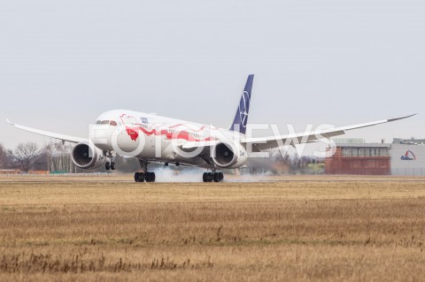  03.03.2019 LOTNISKO RZESZOW JASIONKA <br />
SAMOLOT BOEING 787 DREAMLINER POLSKIE LINIE LOTNICZE PLL LOT W OKOLICZNOSCIOWYM BIALO - CZERWONYM MALOWANIU NA 100-LECIE ODZYSKANIA PRZEZ POLSKE NIEPODLEGLOSCI <br />
N/Z SAMOLOT BOEING 787 - 9 DREAMLINER NIEPODLEGLOSCIOWY REJESTRACJA SP-LSC<br />
 