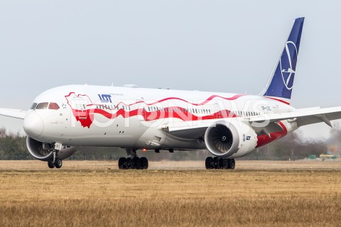  03.03.2019 LOTNISKO RZESZOW JASIONKA <br />
SAMOLOT BOEING 787 DREAMLINER POLSKIE LINIE LOTNICZE PLL LOT W OKOLICZNOSCIOWYM BIALO - CZERWONYM MALOWANIU NA 100-LECIE ODZYSKANIA PRZEZ POLSKE NIEPODLEGLOSCI <br />
N/Z SAMOLOT BOEING 787 - 9 DREAMLINER NIEPODLEGLOSCIOWY REJESTRACJA SP-LSC<br />
 