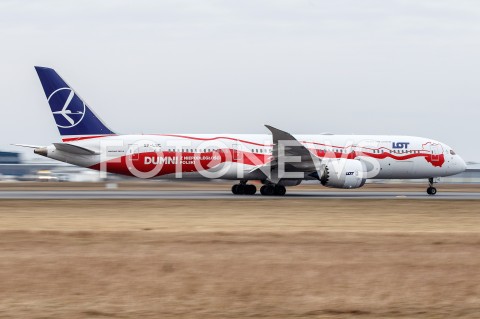  03.03.2019 LOTNISKO RZESZOW JASIONKA <br />
SAMOLOT BOEING 787 DREAMLINER POLSKIE LINIE LOTNICZE PLL LOT W OKOLICZNOSCIOWYM BIALO - CZERWONYM MALOWANIU NA 100-LECIE ODZYSKANIA PRZEZ POLSKE NIEPODLEGLOSCI <br />
N/Z SAMOLOT BOEING 787 - 9 DREAMLINER NIEPODLEGLOSCIOWY REJESTRACJA SP-LSC<br />
 