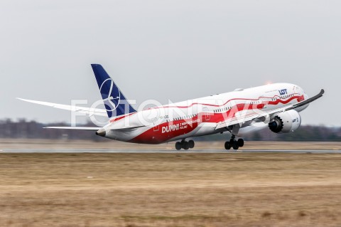  03.03.2019 LOTNISKO RZESZOW JASIONKA <br />
SAMOLOT BOEING 787 DREAMLINER POLSKIE LINIE LOTNICZE PLL LOT W OKOLICZNOSCIOWYM BIALO - CZERWONYM MALOWANIU NA 100-LECIE ODZYSKANIA PRZEZ POLSKE NIEPODLEGLOSCI <br />
N/Z SAMOLOT BOEING 787 - 9 DREAMLINER NIEPODLEGLOSCIOWY REJESTRACJA SP-LSC<br />
 