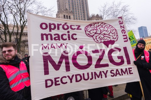  03.03.2019 WARSZAWA<br />
XX WARSZAWSKA MANIFA <br />
TO MY JESTESMY REWOLUCJA DOSC LITOSCI DLA PRZEMOCOWYCH GOSCI<br />
N/Z UCZESTNICY<br />
 