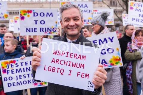  03.03.2019 WARSZAWA<br />
XX WARSZAWSKA MANIFA <br />
TO MY JESTESMY REWOLUCJA DOSC LITOSCI DLA PRZEMOCOWYCH GOSCI<br />
N/Z ROBERT BIEDRON<br />
 