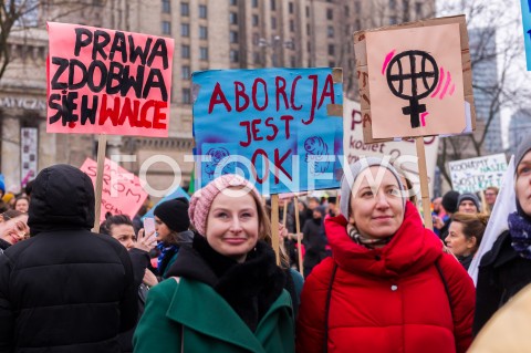  03.03.2019 WARSZAWA<br />
XX WARSZAWSKA MANIFA <br />
TO MY JESTESMY REWOLUCJA DOSC LITOSCI DLA PRZEMOCOWYCH GOSCI<br />
N/Z UCZESTNICY<br />
 