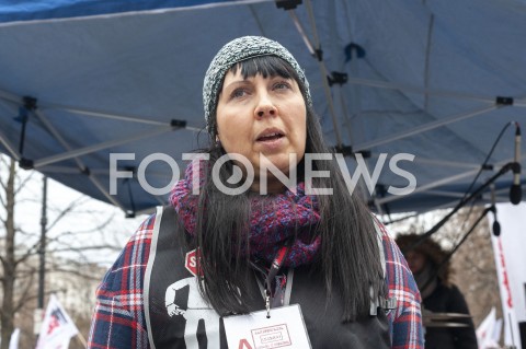  05.03.2019 WARSZAWA<br />
PROTEST PRACOWNIKOW SADOW<br />
N/Z EDYTA ODYJAS UCZESTNICY WYDARZENIA W MASKACH Z FLAGAMI<br />
 