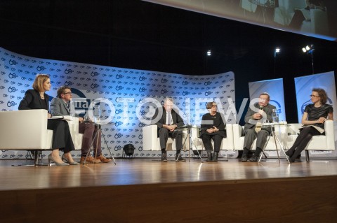  06.03.2019 WARSZAWA <br />
DEBATA SPOR O HISTORIE JUTRA<br />
CZY FACEBOOK I GOOGLE SA ZAGROZENIEM DLA DEMOKRACJI<br />
N/Z NATALIA HATALSKA NORMAN DAVIES AGNIESZKA HOLLAND TIMOTHY SNYDER<br />
 