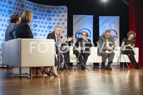  06.03.2019 WARSZAWA <br />
DEBATA SPOR O HISTORIE JUTRA<br />
CZY FACEBOOK I GOOGLE SA ZAGROZENIEM DLA DEMOKRACJI<br />
N/Z NATALIA HATALSKA NORMAN DAVIES AGNIESZKA HOLLAND TIMOTHY SNYDER<br />
 