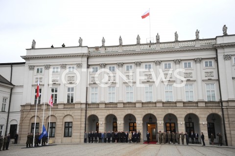  07.03.2019 WARSZAWA <br />
ODPRAWA KADRY KIEROWNICZEJ MON I SIL ZBROJNYCH RP<br />
N/Z PREZYDENT ANDRZEJ DUDA WCIAGANIE FLAG<br />
 