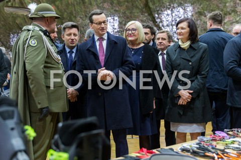  09.03.2019 RZESZOW<br />
PIKNIK Z OKAZJI XX-LECIA WSTAPIENIA POLSKI DO NATO W SIEDZIBIE I BATALIONU STRZELCOW PODHALANSKICH Z UDZIALEM PREMIERA RP <br />
N/Z PREMIER MATEUSZ MORAWIECKI ZOLNIERZE PULKOWNIK DARIUSZ LEWANDOWSKI ( DOWODCA I BATALIONU STRZELCOW PODHALANSKICH ) MICHAL DWORCZYK JOANNA KOPCINSKA EWA LENIART WOJCIECH BUCZAK<br />
 