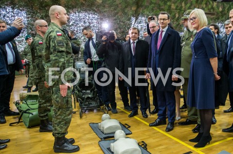  09.03.2019 RZESZOW<br />
PIKNIK Z OKAZJI XX-LECIA WSTAPIENIA POLSKI DO NATO W SIEDZIBIE I BATALIONU STRZELCOW PODHALANSKICH Z UDZIALEM PREMIERA RP <br />
N/Z PREMIER MATEUSZ MORAWIECKI ZOLNIERZE WOJCIECH BUCZAK FANTOM PHANTOM JOANNA KOPCINSKA<br />
 