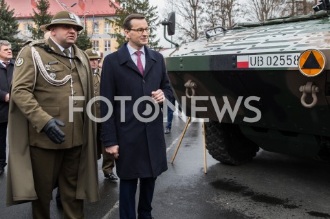  09.03.2019 RZESZOW<br />
PIKNIK Z OKAZJI XX-LECIA WSTAPIENIA POLSKI DO NATO W SIEDZIBIE I BATALIONU STRZELCOW PODHALANSKICH Z UDZIALEM PREMIERA RP <br />
N/Z PREMIER MATEUSZ MORAWIECKI PULKOWNIK DARIUSZ LEWANDOWSKI ( DOWODCA I BATALIONU STRZELCOW PODHALANSKICH ) TRANSPORTER ROSOMAK<br />
 