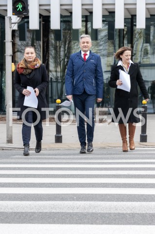  11.03.2019 WARSZAWA<br />
KONFERENCJA PARTII WIOSNA W WARSZAWIE<br />
WIOSENNE PORZADKI CZYSZCZENIE URZEDOW<br />
N/Z ROBERT BIEDRON PAULINA PIECHNA WIECKIEWICZ<br />
 