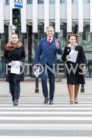  11.03.2019 WARSZAWA<br />
KONFERENCJA PARTII WIOSNA W WARSZAWIE<br />
WIOSENNE PORZADKI CZYSZCZENIE URZEDOW<br />
N/Z ROBERT BIEDRON PAULINA PIECHNA WIECKIEWICZ<br />
 