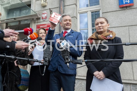 11.03.2019 WARSZAWA<br />
KONFERENCJA PARTII WIOSNA W WARSZAWIE<br />
WIOSENNE PORZADKI CZYSZCZENIE URZEDOW<br />
N/Z ROBERT BIEDRON PAULINA PIECHNA WIECKIEWICZ <br />
 