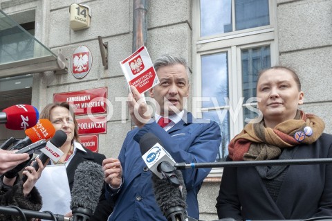 11.03.2019 WARSZAWA<br />
KONFERENCJA PARTII WIOSNA W WARSZAWIE<br />
WIOSENNE PORZADKI CZYSZCZENIE URZEDOW<br />
N/Z ROBERT BIEDRON PAULINA PIECHNA WIECKIEWICZ <br />
 
