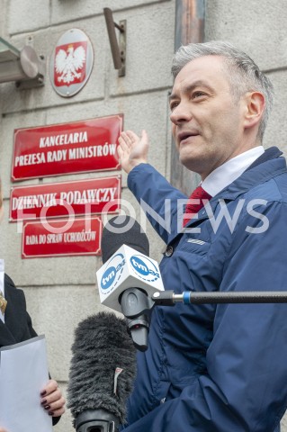  11.03.2019 WARSZAWA<br />
KONFERENCJA PARTII WIOSNA W WARSZAWIE<br />
WIOSENNE PORZADKI CZYSZCZENIE URZEDOW<br />
N/Z ROBERT BIEDRON<br />
 
