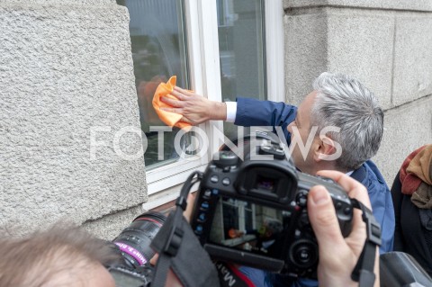  11.03.2019 WARSZAWA<br />
KONFERENCJA PARTII WIOSNA W WARSZAWIE<br />
WIOSENNE PORZADKI CZYSZCZENIE URZEDOW<br />
N/Z ROBERT BIEDRON<br />
 