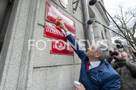  11.03.2019 WARSZAWA<br />
KONFERENCJA PARTII WIOSNA W WARSZAWIE<br />
WIOSENNE PORZADKI CZYSZCZENIE URZEDOW<br />
N/Z ROBERT BIEDRON<br />
 